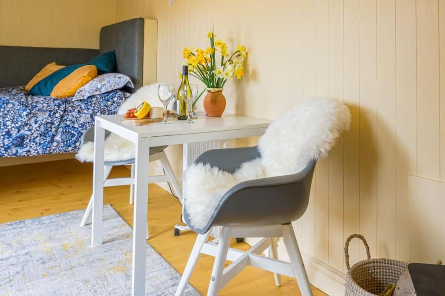 The Baytree Shepherds Hut Villa Stonehouse  Ngoại thất bức ảnh