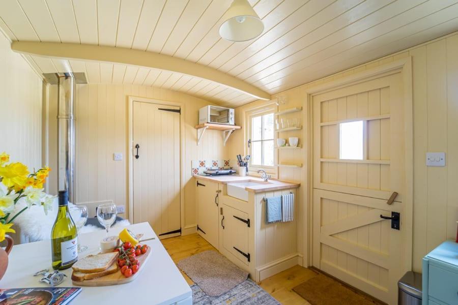 The Baytree Shepherds Hut Villa Stonehouse  Ngoại thất bức ảnh